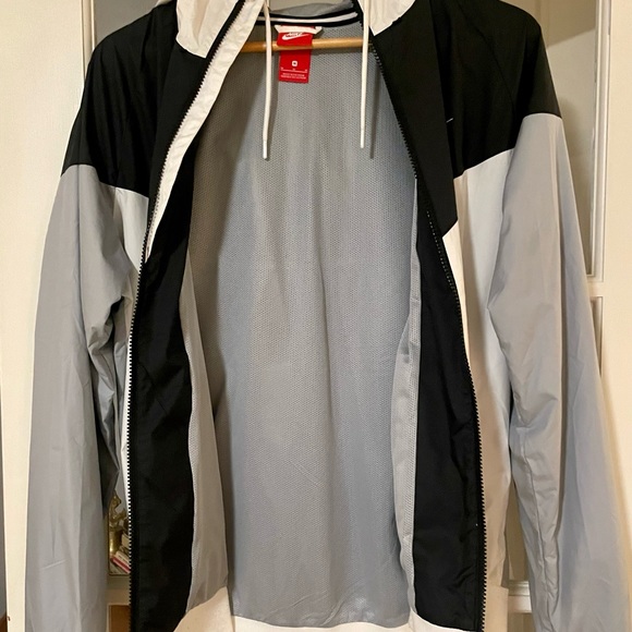 Nike 💨 Windrunner 🧥 Jacket - Picture 2 of 3